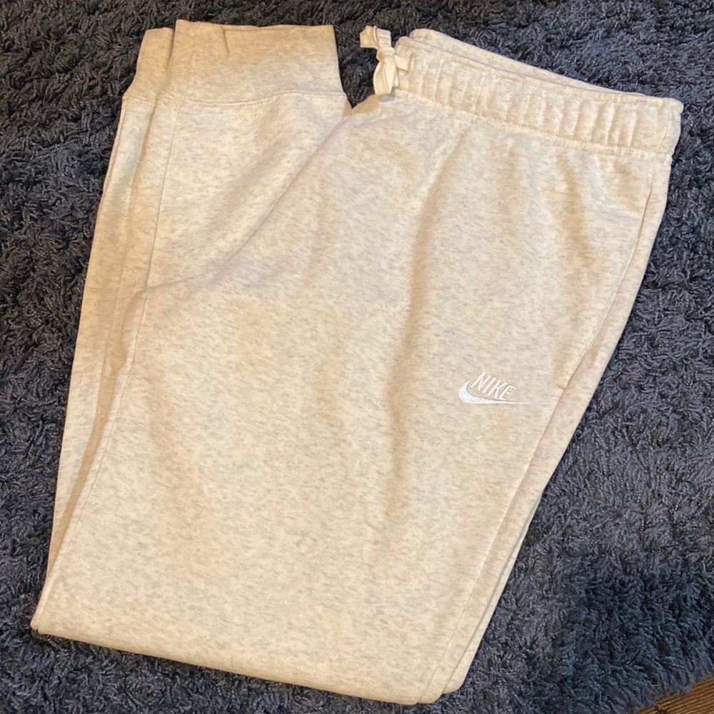 NWOT Heathered Cream Nike Fleece Joggers Sz L